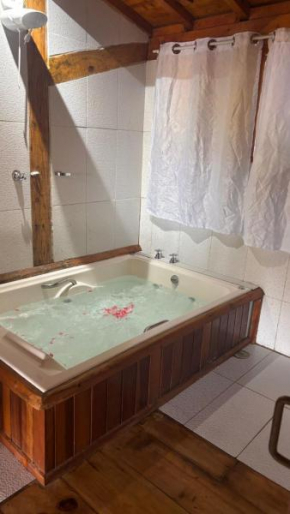 Suíte Rustica Aconchego - Com Banheira de Hidromassagem